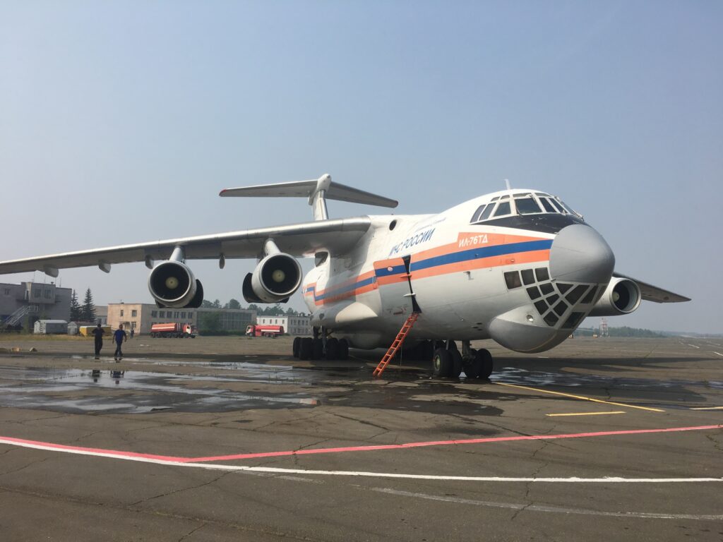 Для ликвидации ЧС, связанной с лесными пожарами в Катангском районе, в Иркутскую область прибыл самолёт Ил-76 МЧС