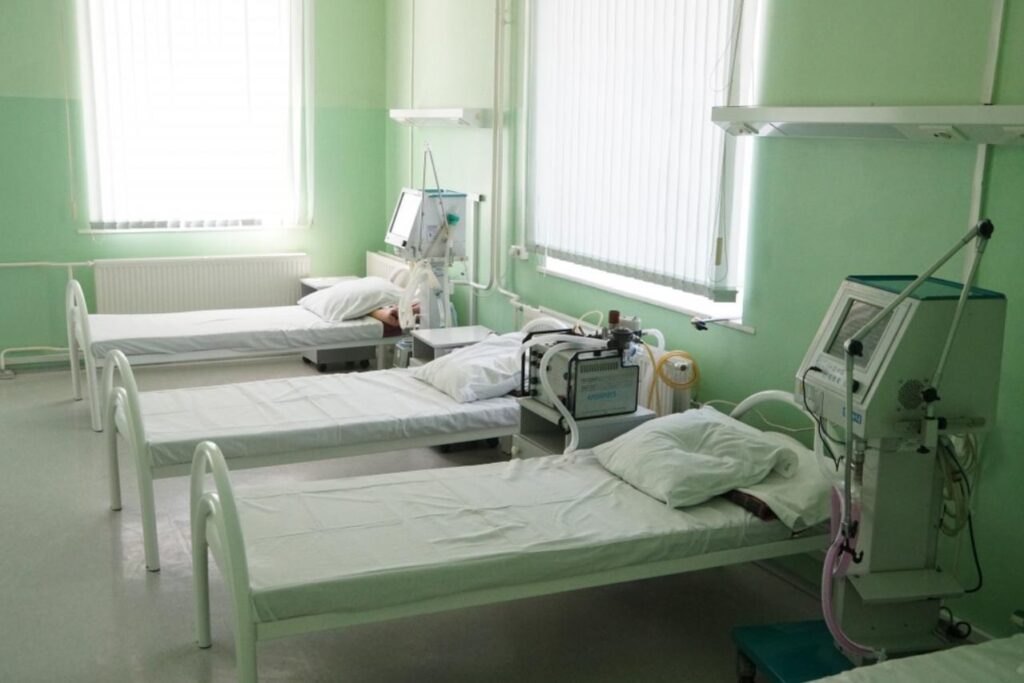 1300 коек дополнительных коек для лечения COVID-19 развернули в Иркутской области за неделю